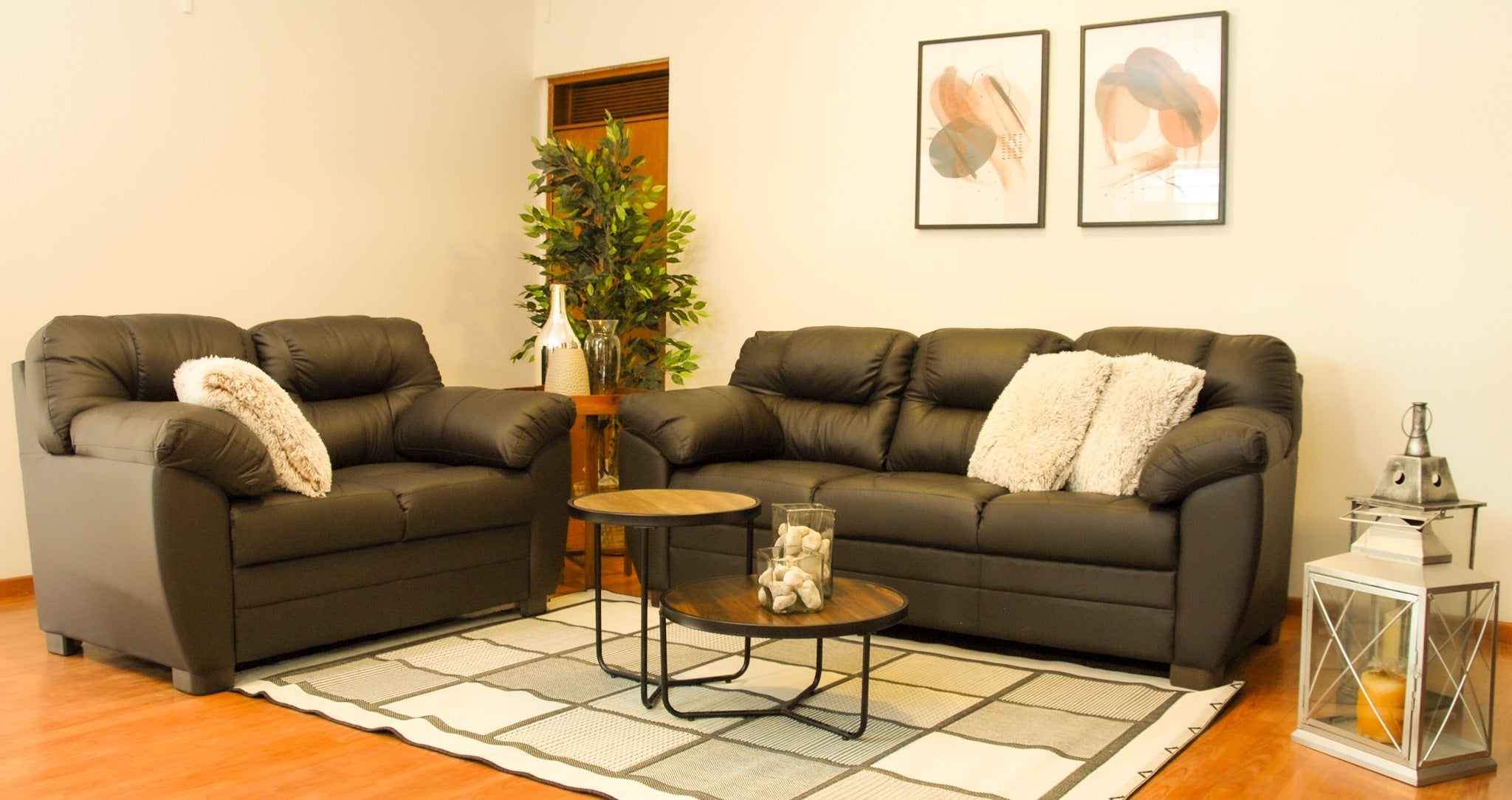 Sala de Piel Genuina Sofá y Love Seat, Mod. Toscana, dos piezas, 5 plazas.