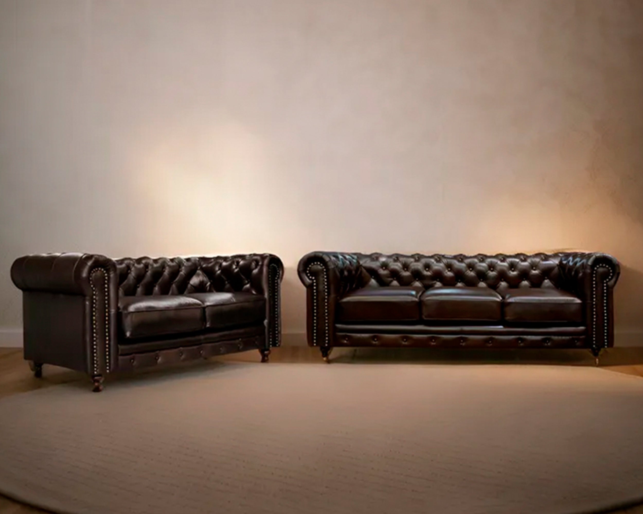 Sala de Piel Genuina 100% Sofá y Love Seat, Mod. Chesterfield, dos piezas, 5 plazas.