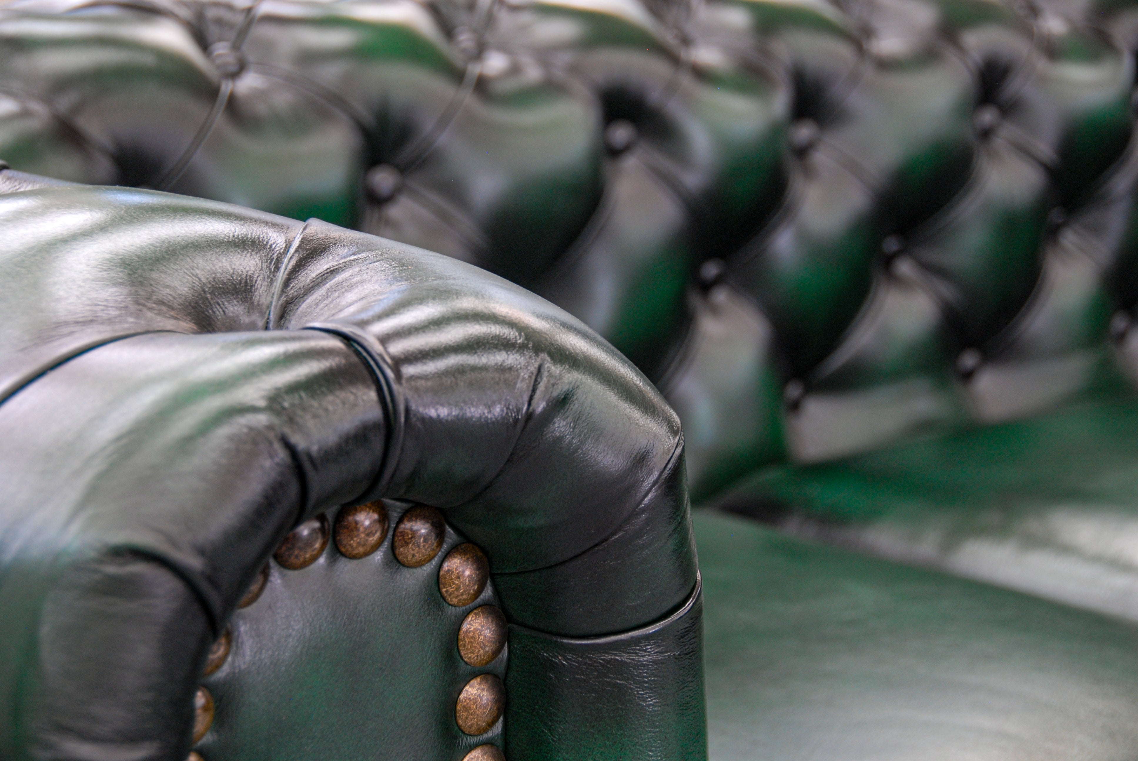 Sofá de de Piel Genuina 100%, Mod. Chesterfield Deslavado