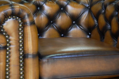 Love Seat de de Piel Genuina 100%, Mod. Chesterfield Deslavado